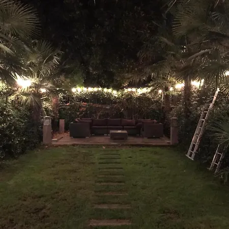Konukevi Lippi 42 Single Room's In With Garden *