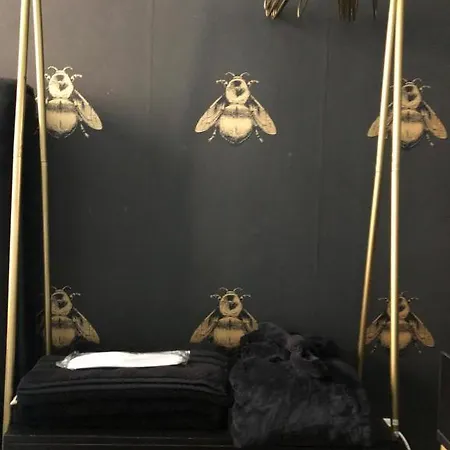Konukevi Lippi 42 Single Room's In With Garden Milano