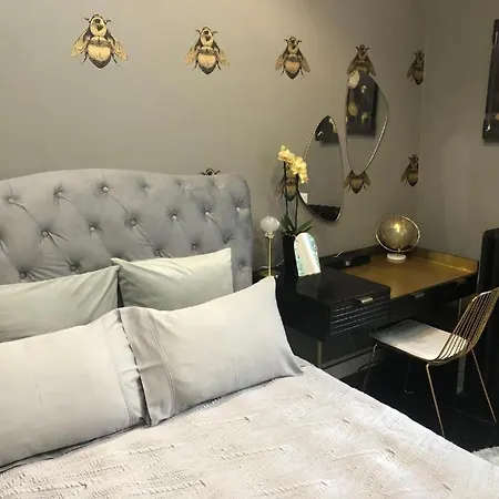 Konukevi Lippi 42 Single Room's In With Garden Milano