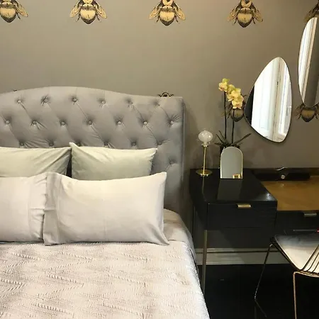 Lippi 42 Single Room's In With Garden Konukevi *