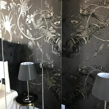 Konukevi Lippi 42 Single Room's In With Garden